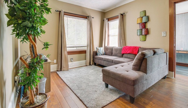 Sunny + Spacious Dayton Condo ~ 1 Mi to Downtown!