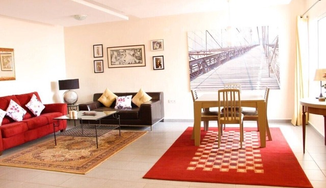 Sunny Spacious Swimming pool Terrace wifi parking