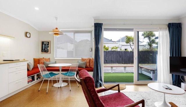 Sunny St Clair Beach Nook