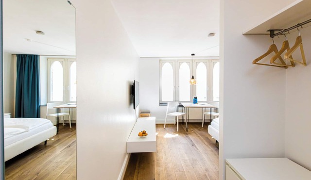Sunny studio apartment on the 1st floor facing the quiet Steinfelder Gasse