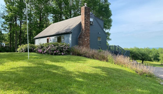 Sunny, Stylish Berkshire Mountain Retreat near Jacob's Pillow