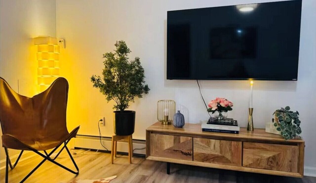 Sunny, Stylish Loft
