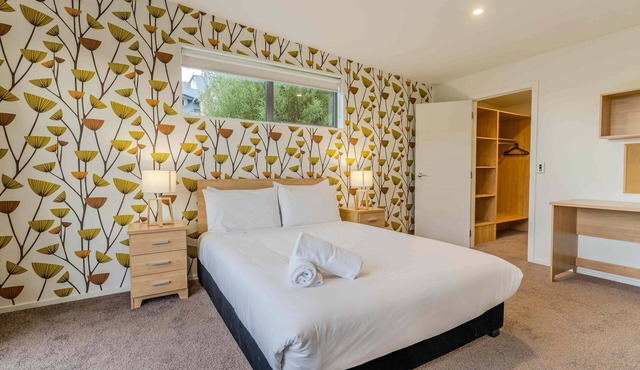 Sunny three bedroom city apartment