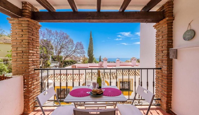 Sunny Tranquility With Pool - Happy Rentals