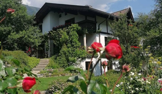 sunny unobstructed location 70m² Apartment very cozy Tyrolean-style