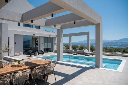Sunny Vacay Villa