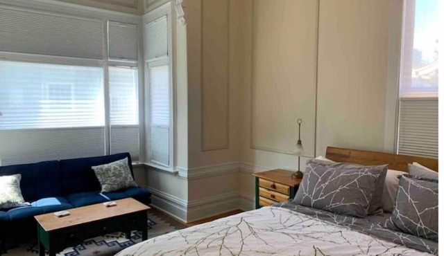 Sunny Victorian Studio in Pacific Heights