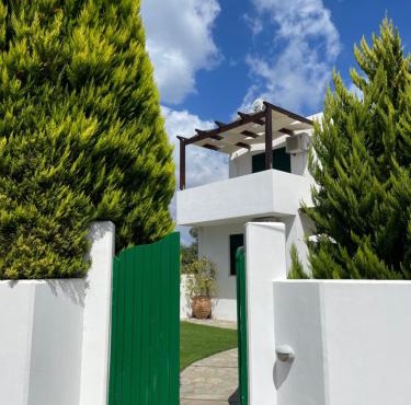 Sunny Villa