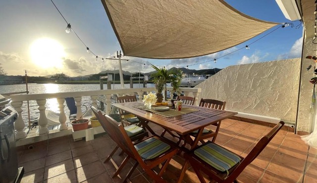 Sunny Villa in the Marina - Excellent Water Views