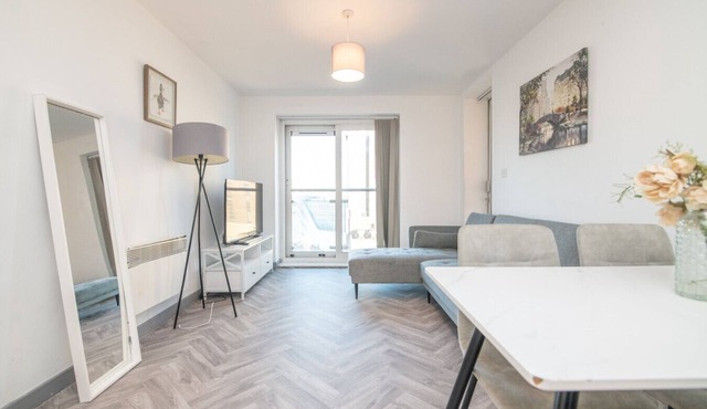 Sunny Westside Two 2BR Flat with City View