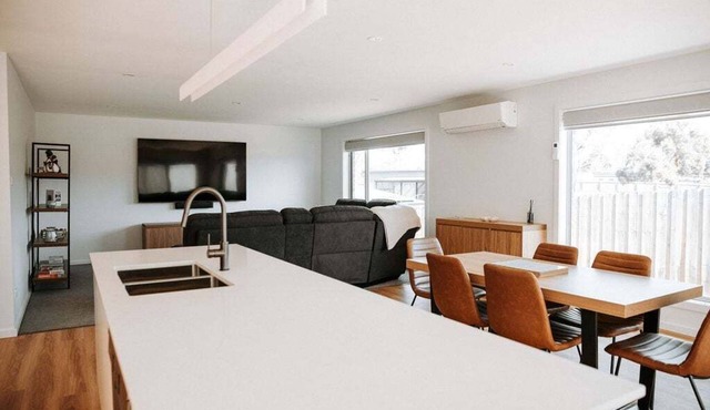 Sunnybank Sea & Stay