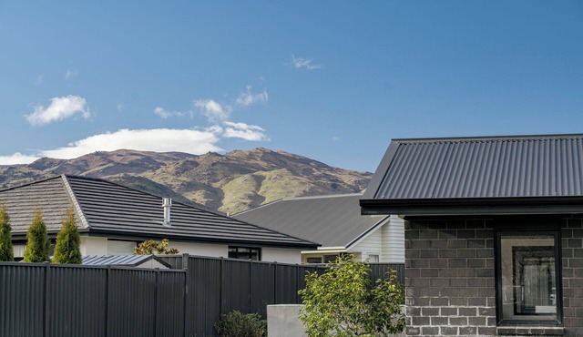 Sunrise Hideaway - Cromwell Holiday Home