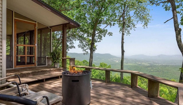 Sunrise Mountain Retreat-Summer Vacation with Hot Tub