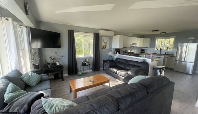 Sunrise Mountain view Skidegate full house, sleeps 8 Haida Gwaii central private