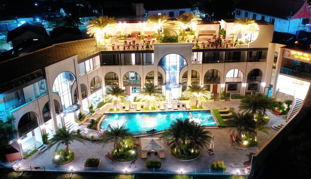 Sunrise Mountain View Resort