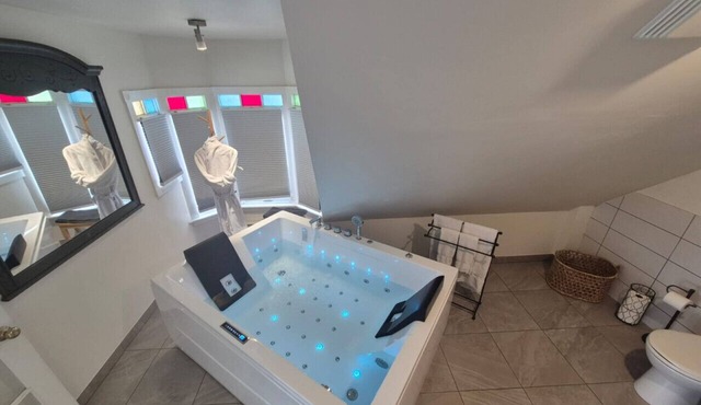 Sunrise Suite - Jacuzzi, Kitchenette, DT