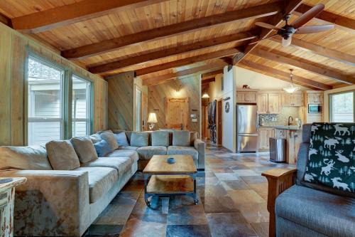 Sunriver Escape Sleeps 8 Pet Friendly SHARC Hot Tub