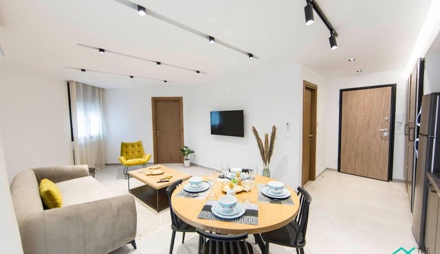 SUNSET 203: Luxury apt with Gym in Lac1