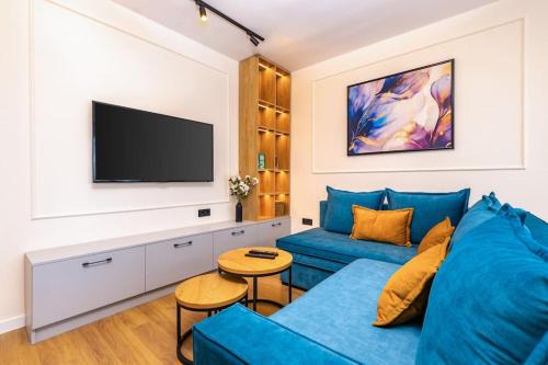 Sunset 2BR Apartment Central Street PARKING Included