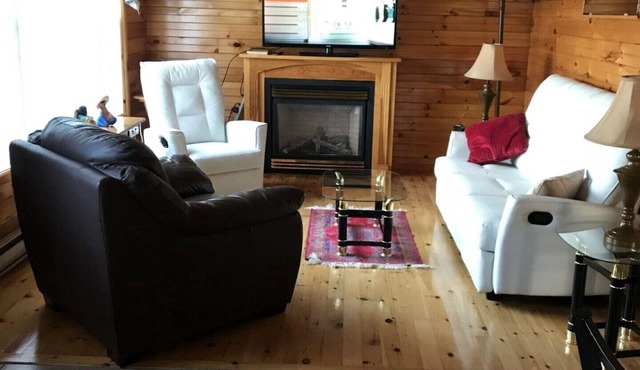 Sunset Cottage #2 near beaches, golfing, trails, shopping and local attractions!