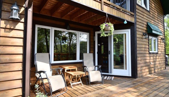 Sunset Cove Waterfront nature retreat with bunkie