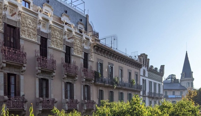 Sunset: Elegant 2BR/2BA in the Heart of Central Barcelona, Dreta de l'Eixample