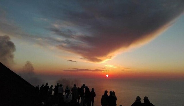 Sunset excursion on the Stromboli volcano