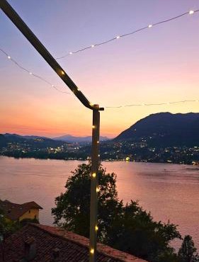 Sunset Lake Como con balcone vista lago