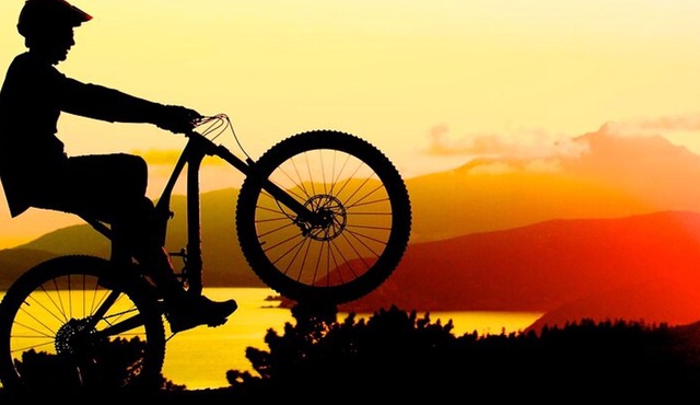 Sunset Magic E-bike Tour at Sunset in Capoliveri