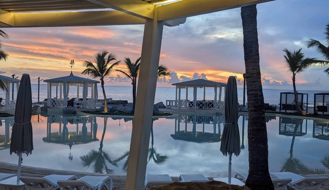Sunset Paradise: Apt with Ocean and Pool access