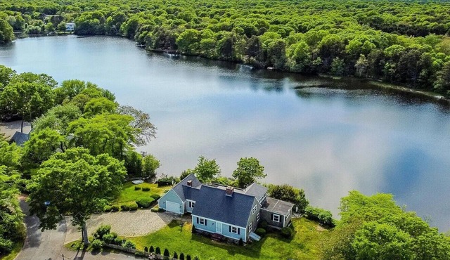 Sunset Point - Spacious 4-BR Long Pond House w/private swimmable beach & AC