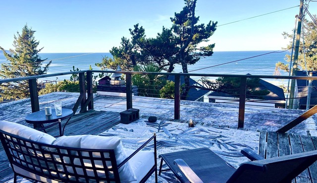 Sunset Serenade . Oceanview Home with Rustic Charm Walk to Beach
