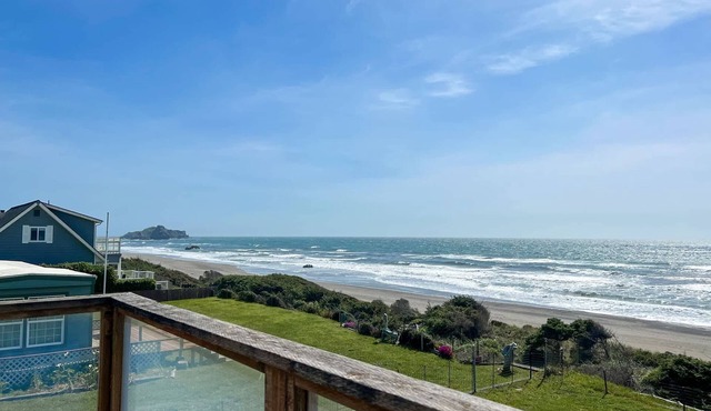 Sunset Shore Retreats "Ocean Front" "The Whale Watcher"