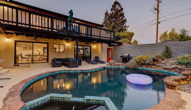 Sunset Spanish Villa W/Pool, Pool table, BBQ +