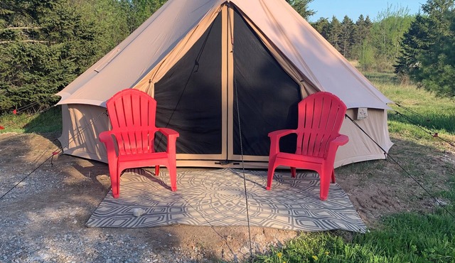 Sunset Suites 906: Cozy 200 square foot bell tent. Pet friendly. Off the grid
