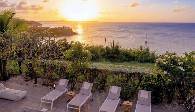 Sunset view, beach walk, heated pool