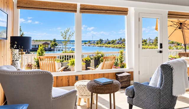 Sunset View Cottage in Lagoon Point -