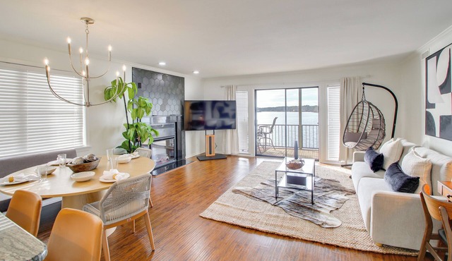 Sunset-view Resort Condo on Lake Hamilton!