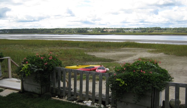 Sunset views, Private beach on Harborside . Sleeps 10. Kayaks included