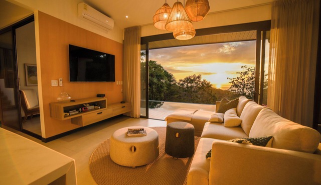 Sunset Villa, Pacific Views, Private Pool & Gym, Near Carara & Jaco, 1hr to SJO