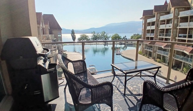 Sunset Waterfront Resort 4. Luxury Lakeside, Lakeview 2 bed/2 bath Kelowna Condo
