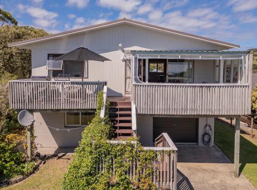 Sunsets and Surf - Whangapoua Holiday Home