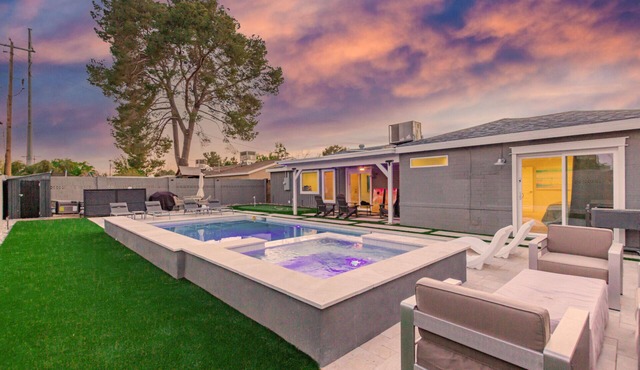 Sunsets on 11th by AvantStay | Resort-Style Pool + Hot Tub | Game Room