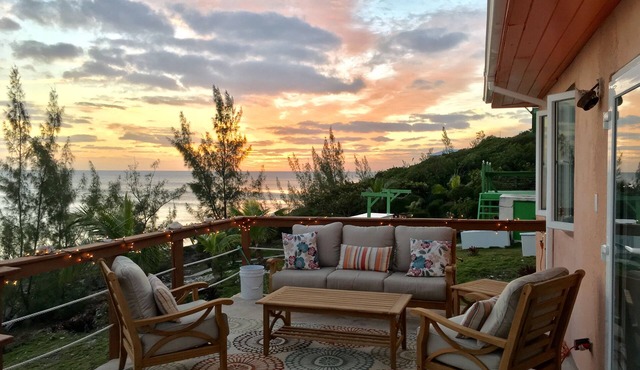Sunshine☀️House, with private water entry and high-speed Internet.