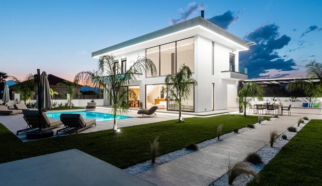 Sunshine Villa