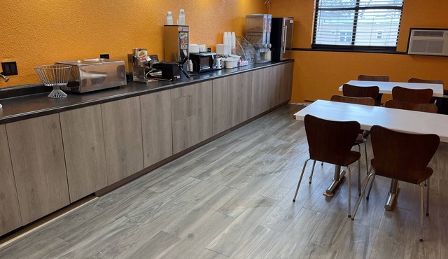 Super 8 by Wyndham Chadron NE