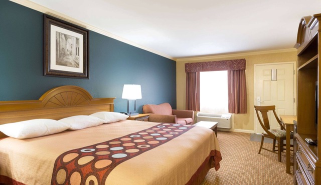 Super 8 by Wyndham Covington