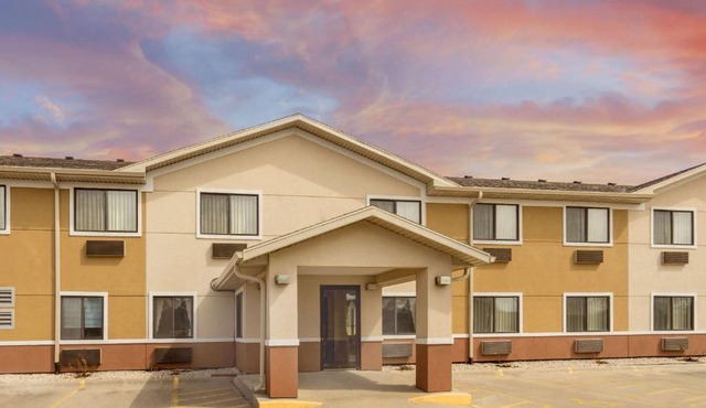 Super 8 by Wyndham Fond Du Lac