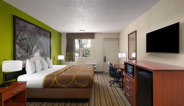 Super 8 by Wyndham Lake City