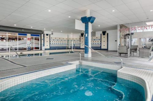 Super 8 by Wyndham Macleod Trail Calgary